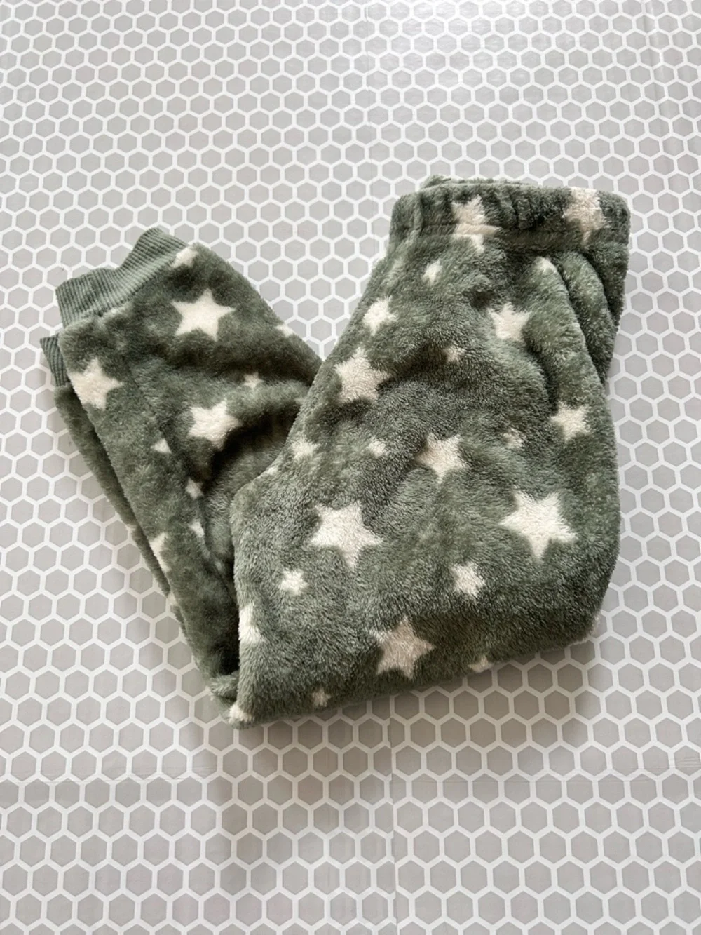 wonder nation Sage Green Fleece Set with Cream Stars. Size 5T